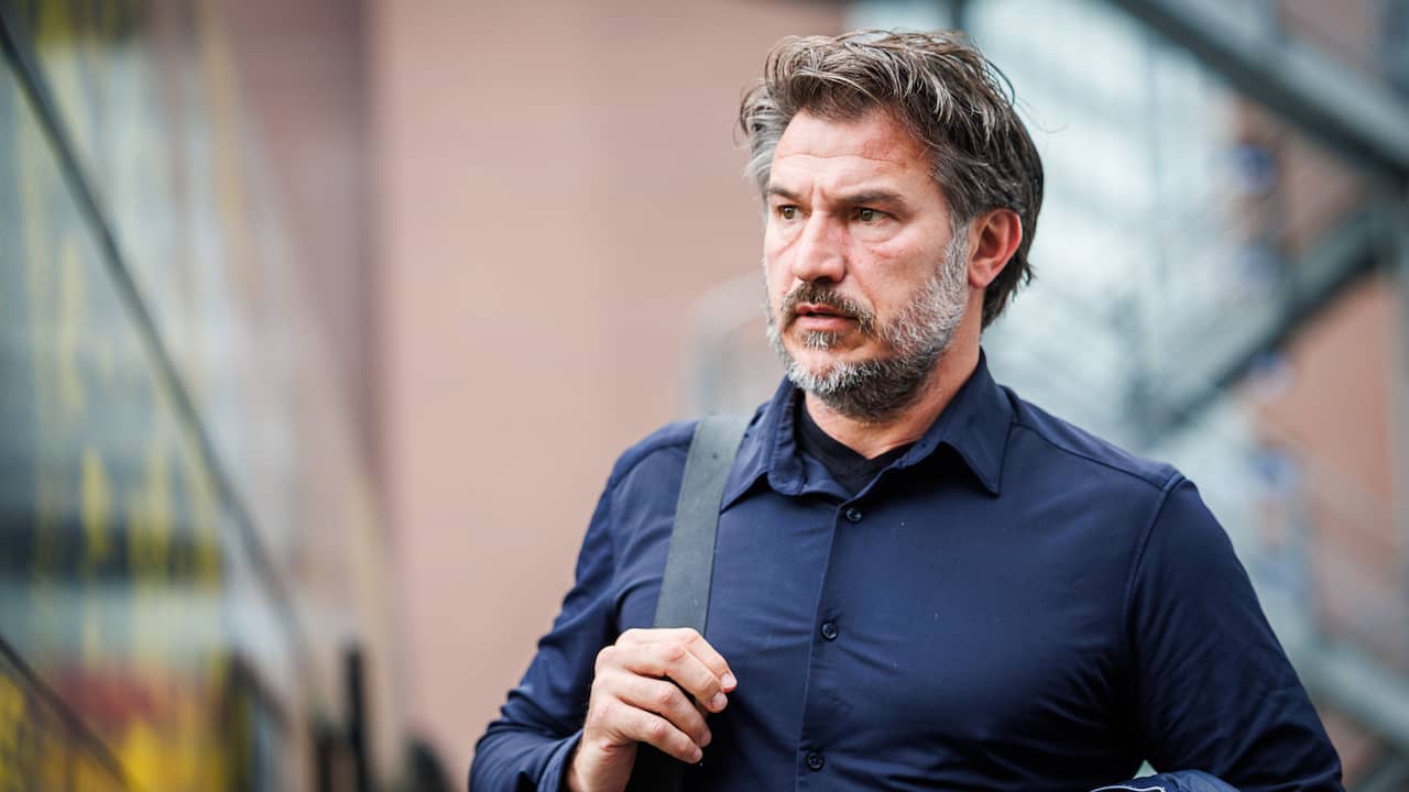 NAC Breda gaat ondanks degradatie door met Belgische trainer Hoefkens
