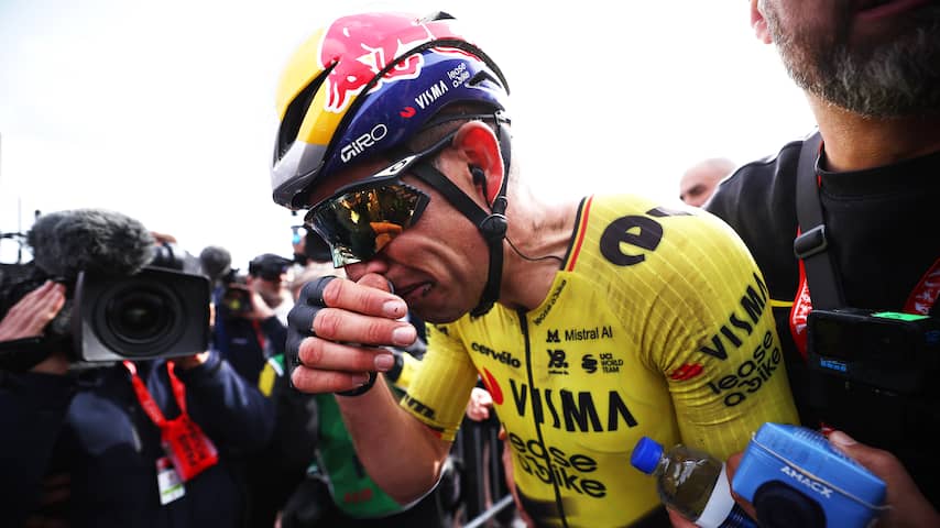 Van Aert verslaat Pogacar en wint Parijs-Roubaix, Van der Poel genekt door  pech | Wielrennen | NU.nl