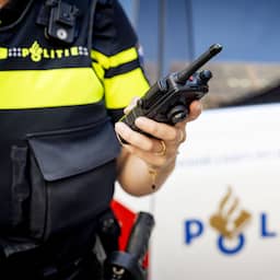 Auto met drie mannen beschoten op A59 bij Nieuwkuijk, een gewonde