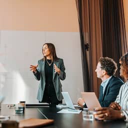 Growth in number of female directors at listed companies stagnates