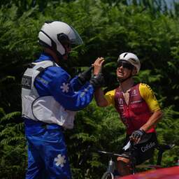 Harde kritiek op bevoorradingszones in Tour: 'Moeten we wachten op een dode?'
