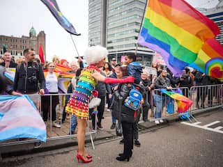 Dragqueens die kinderen voorlezen: dit is het idee daarachter