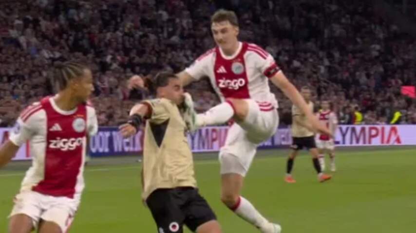 Foto bij Excelsior wilde penalty tegen Ajax na 'trap in gezicht': 'Bloed aan overgehouden'