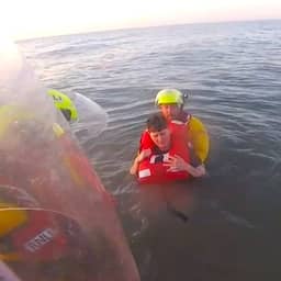 Video | Reddingsdiensten trekken vrouw uit drijfzand bij Welshe kust