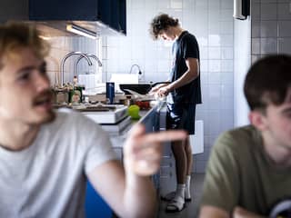 Woningnood en leenstelsel: studenten steeds later uit huis
