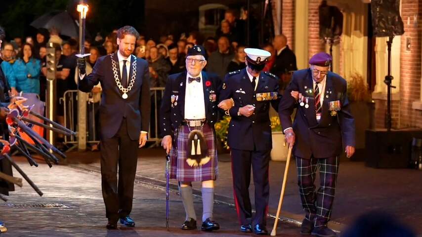 Oorlogsveteranen ontsteken bevrijdingsvuur in Wageningen
