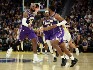 LeBron James bereikt nieuwe mijlpaal in NBA met eerste assist van zoon Bronny