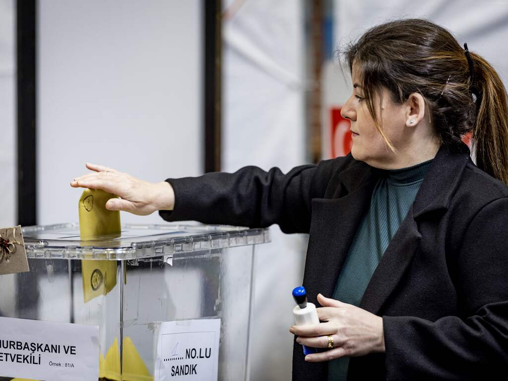 Turkse Nederlanders stemmen voor tweede ronde niet in de RAI