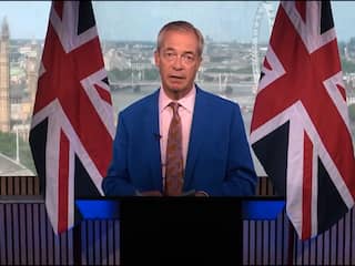 Opstappen en meteen verkiesbaar: zo kondigde Farage zijn truc aan