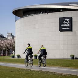Man met Feyenoord-shirt in mei ernstig mishandeld op Museumplein Amsterdam
