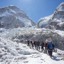 Vrees voor vertraging bij Mount Everest, route kan niet worden gezekerd door ijs