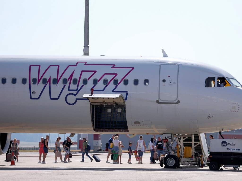 Vliegtuig breekt opstijgen op Eindhoven Airport af na botsing met vogel