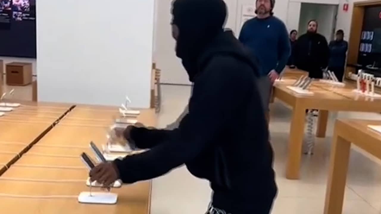 Gemaskerde man steelt 49 iPhones uit Apple Store in VS | NU.nl