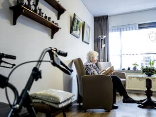 Verpleeghuiszorg door vergrijzing niet houdbaar: 'Buiten kaders denken'
