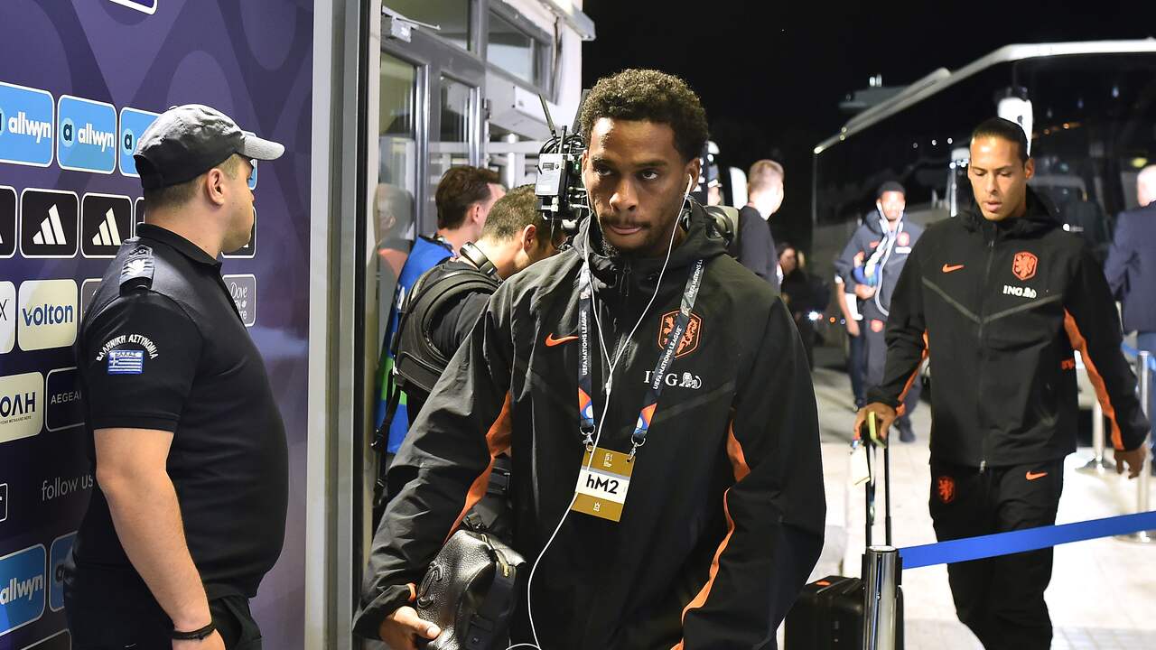 Foto bij Oranje begint met Til, Van Bommel en broers Timber tegen Griekenland