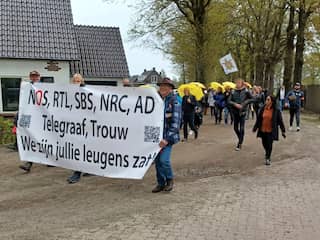 Politie grijpt in bij mars tegen coronamaatregelen in Barneveld