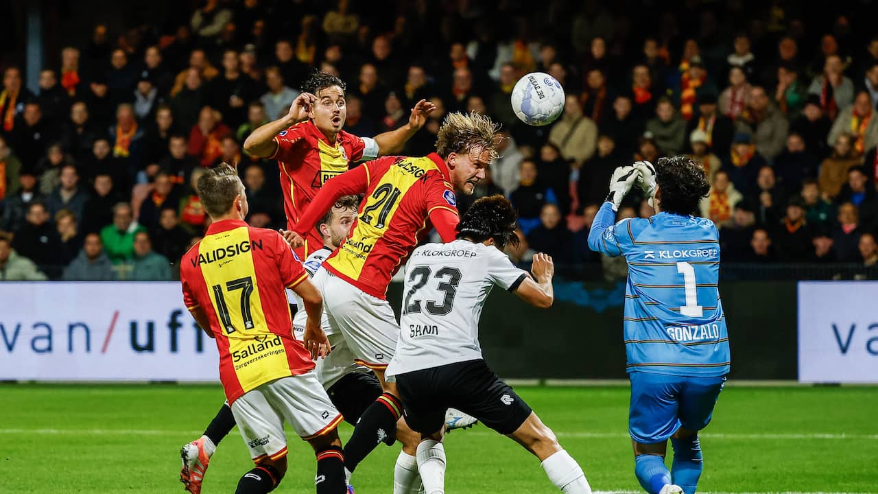 High-Quality Live Eredivisie | Pepi Zet Psv Op Gelijke Hoogte Tegen Fc Utrecht Landscape Illustration