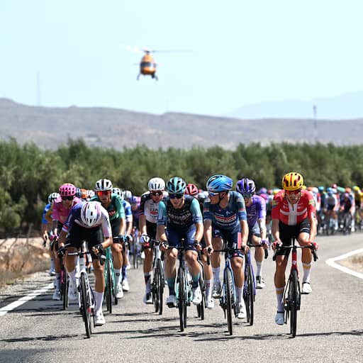 Illustratie bij: Live Vuelta | Peloton trekt bergen weer in, bekijk hier de koerssituatie