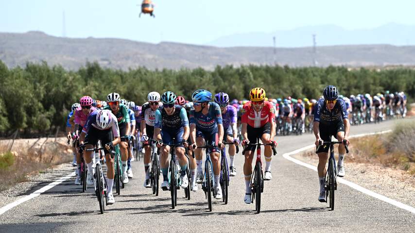 Live Vuelta | Peloton trekt bergen weer in, bekijk hier de koerssituatie