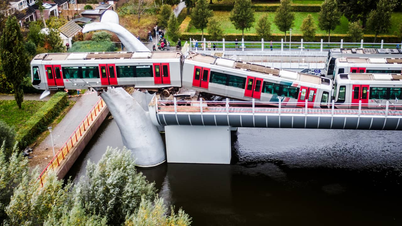 Door stootblok geschoten metro in Spijkenisse reed te hard en remde te laat