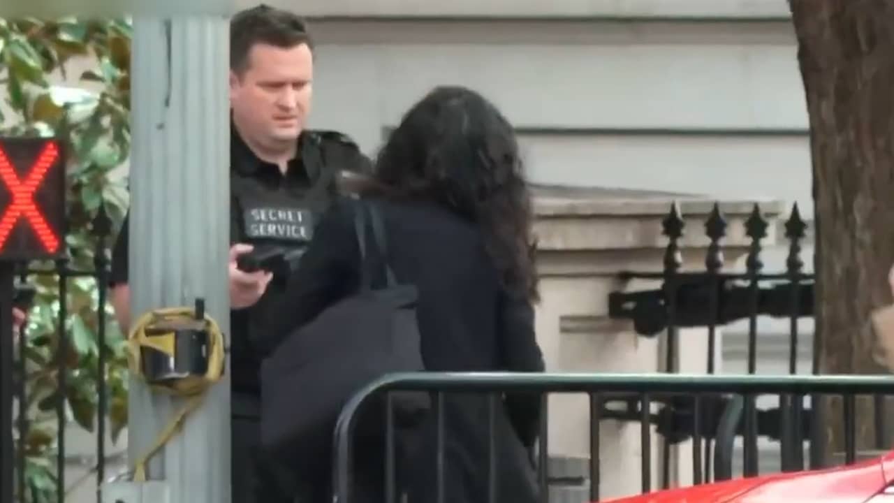 Beveiliging laat een van geweerde verslaggevers weer door naar Witte Huis
