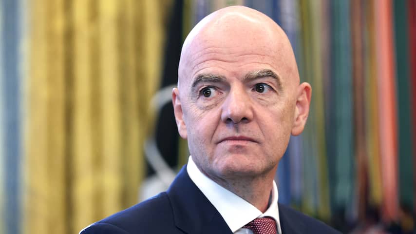Voetbalfans starten petitie met oproep aan Infantino om af te treden