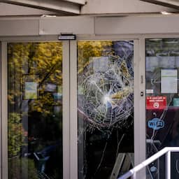 Man die ramen vernielde bij gemeentehuis Loosdrecht krijgt zes weken cel