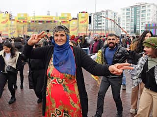 Erdogan zet Turkse oppositie schaak met toenadering tot Koerden