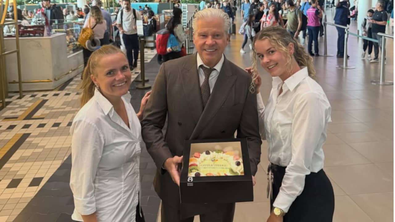 KLM roept Dries Roelvink uit tot best geklede passagier van laatste vijf jaar