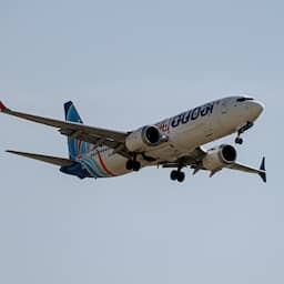 Live mogelijke kaping | Piloot in burger zette flydubai-vliegtuig aan de grond