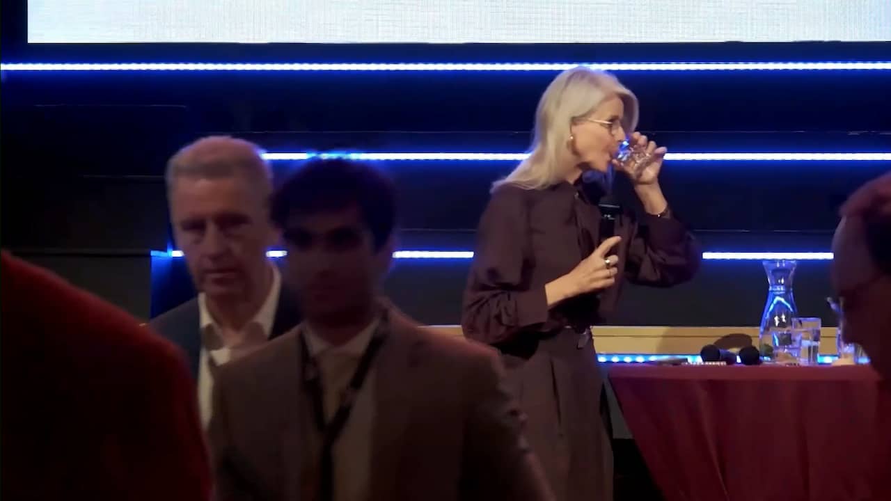 NSC-leden lopen weg bij partijcongres terwijl Keijzer het woord neemt