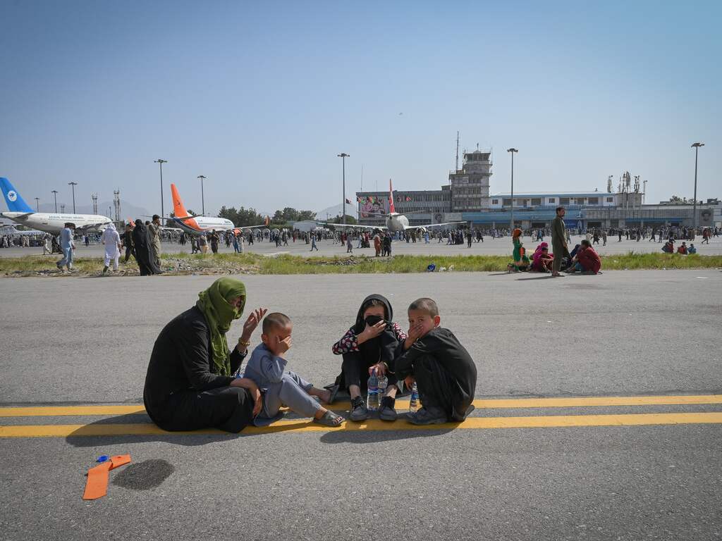 Afghaanse voorvechters vrouwenrechten bereiken vliegveld Kaboel