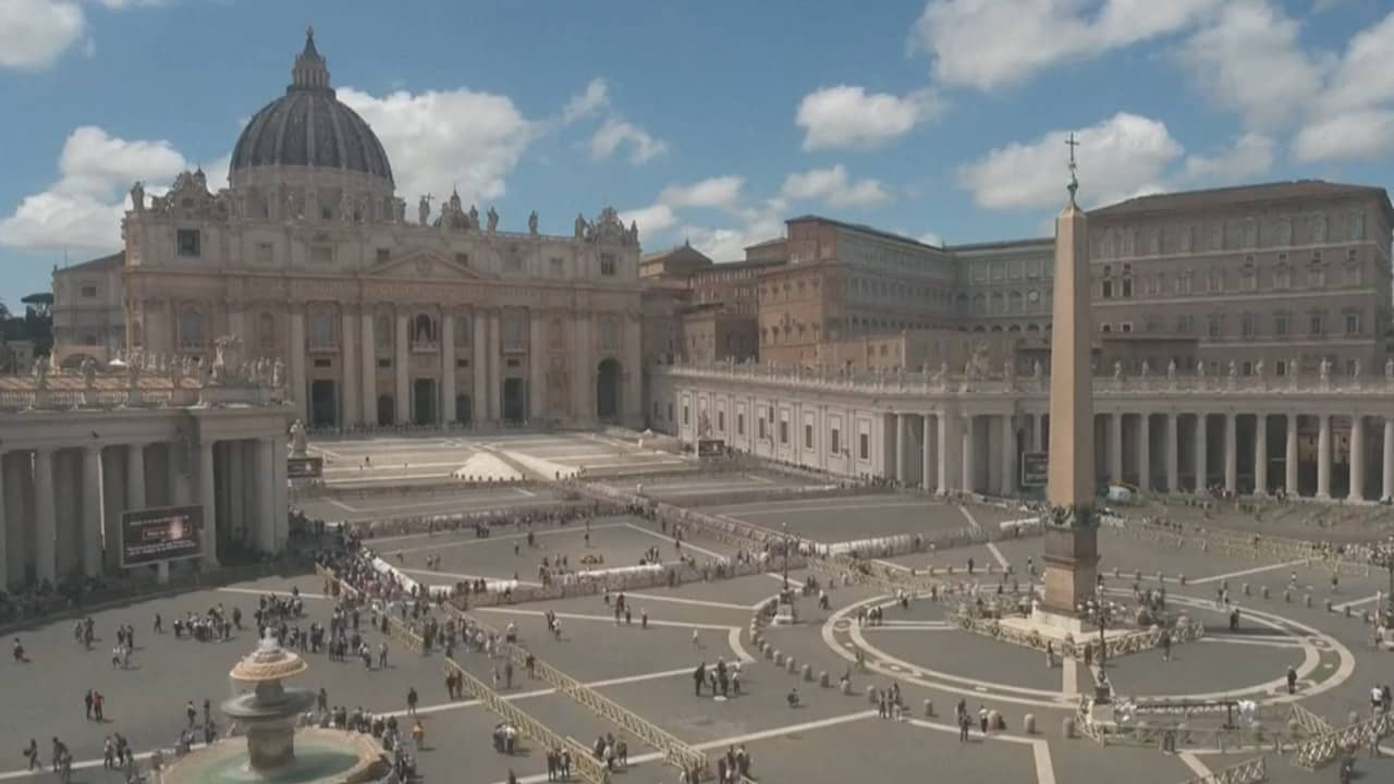 Habemus papam: Vaticaan maakt bekend wie de nieuwe paus is | NU.nl