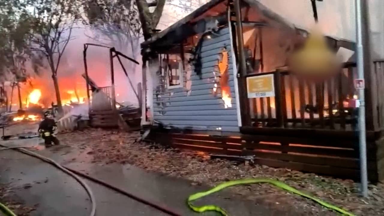 Dertig caravans staan in lichterlaaie op camping bij Gardameer