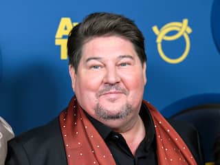 Martijn Krabbé krijgt prijs voor 'indrukwekkend voice-overwerk' in programma's