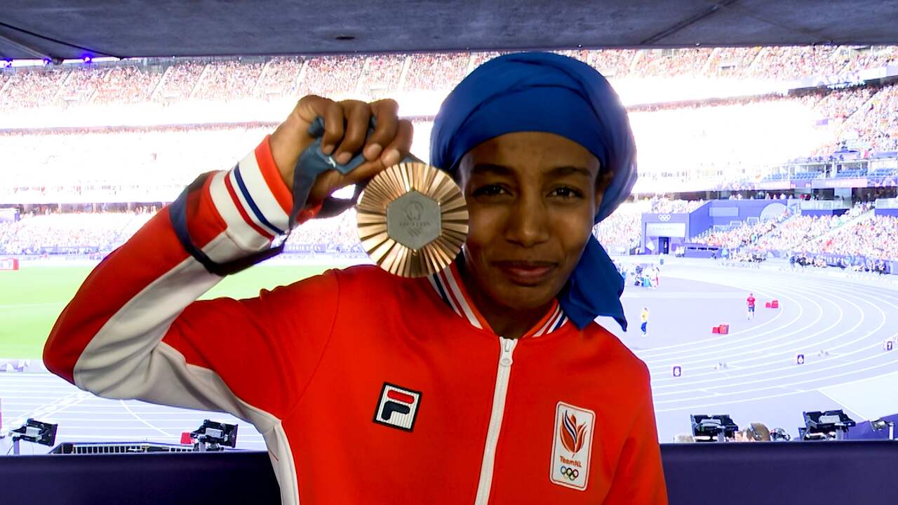 Sifan Hassan haalt medaille op: 'Nu hopelijk nog twee goud' | NU.nl