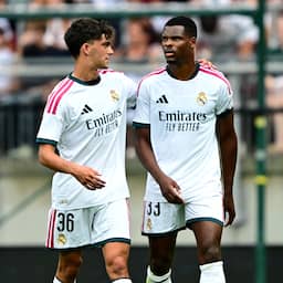Dumfries maakt als rechtsbuiten zijn eerste officieuze minuten voor Real Madrid
