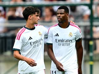Dumfries maakt als rechtsbuiten zijn eerste officieuze minuten voor Real Madrid