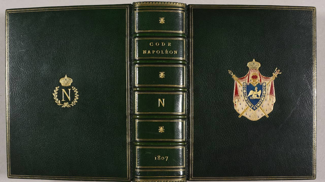 NAPOLEON/1715年 Zeldzame druk Code Napoléon geveild voor 51.000 euro | Media