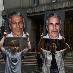 Oezbeeks model zegt dat Epstein haar jaren heeft misbruikt tijdens celstraf