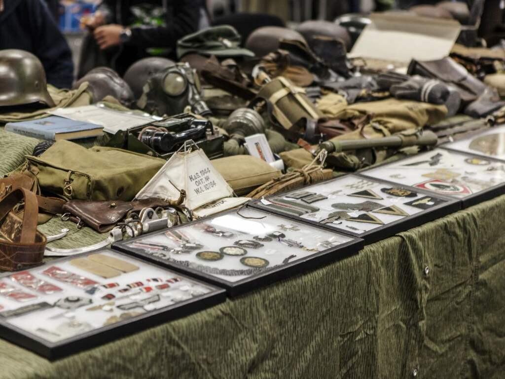 Geen straf voor twee mannen die SS-dolken aanboden op beurs in Houten