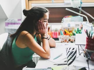 Studenten lenen minder, maar oud-studenten zien hun schuld verder oplopen
