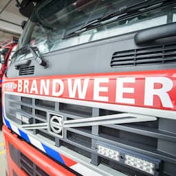 Brandweer blust zes autobranden inéén straat in Stadskanaal