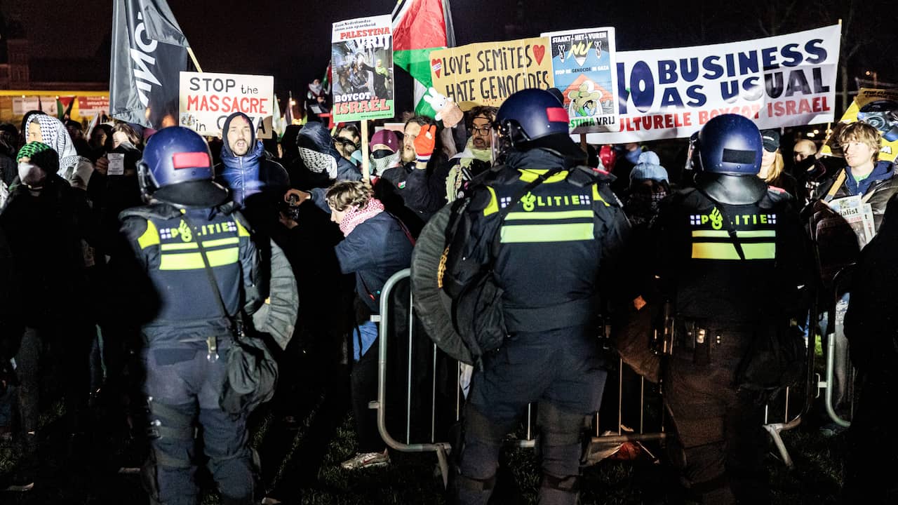 Meerdere aanhoudingen bij protesten rond het Concertgebouw in Amsterdam