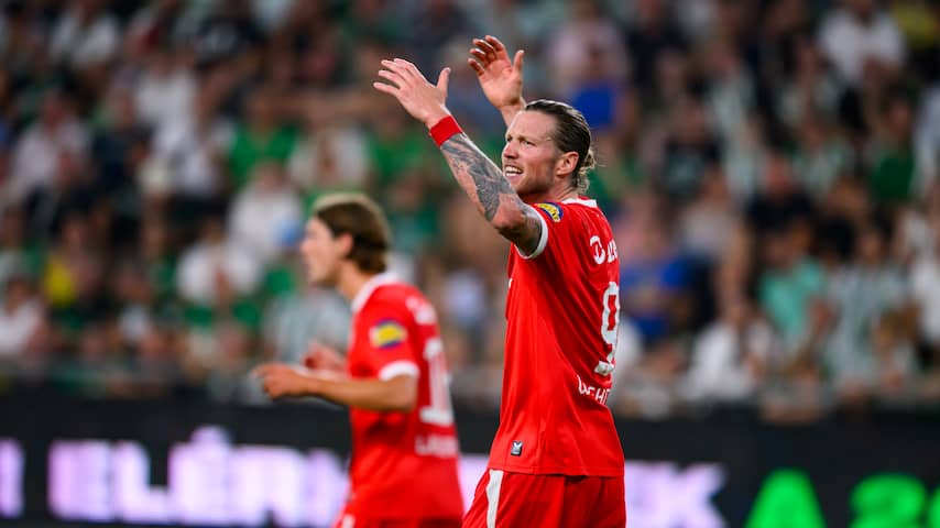 Twente ondanks gelijkspel en goal Weghorst naar voorronde Conference League