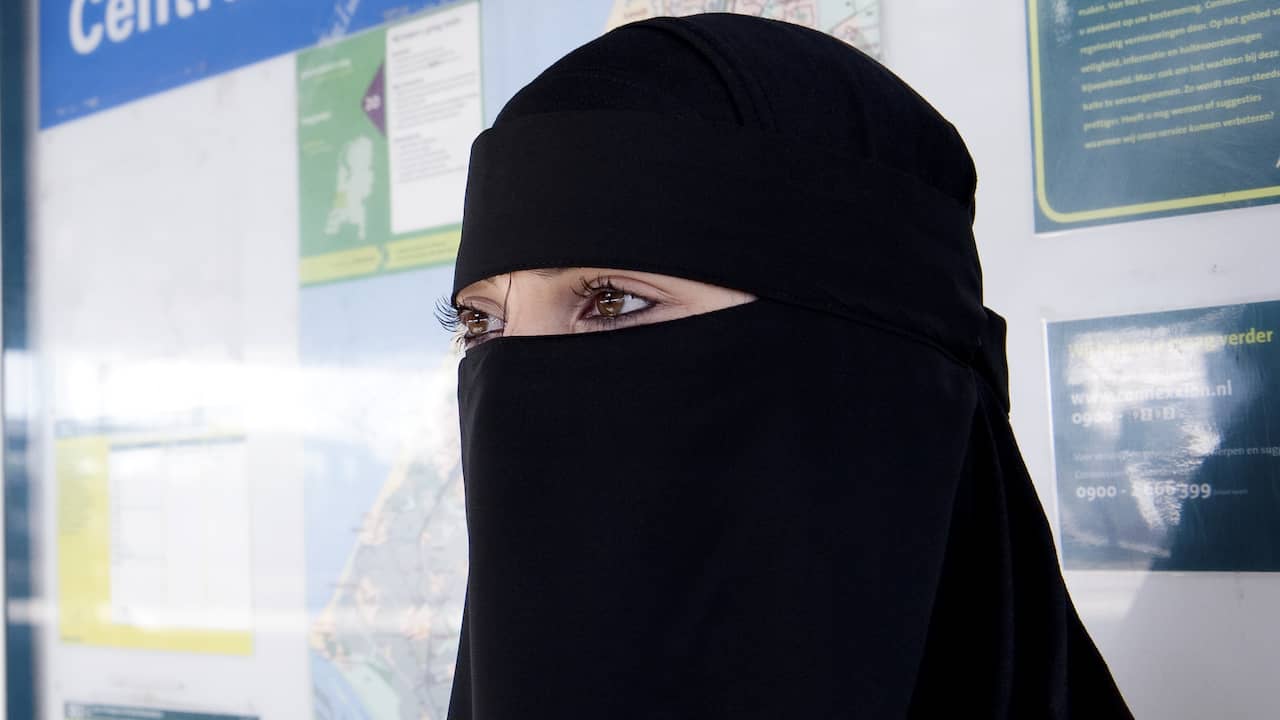 Visboer Hoek van Holland vervolgd omdat hij vrouw met gezichtssluier weigerde