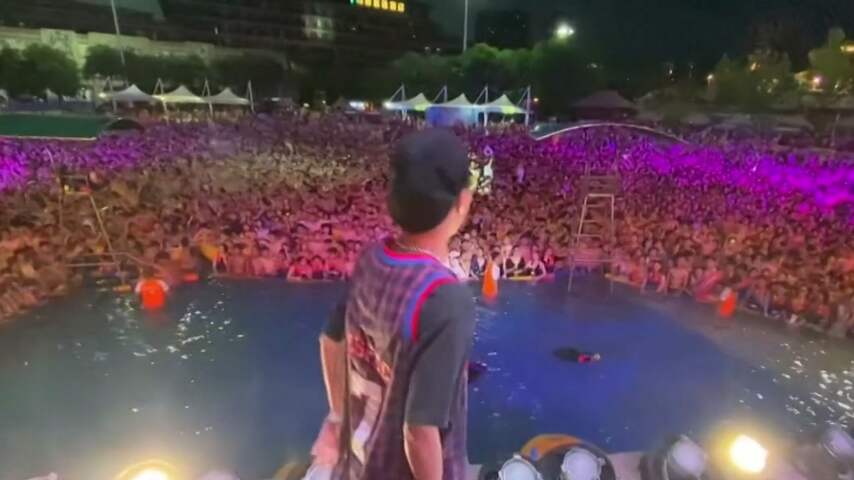 Groot zwembadfeest georganiseerd in coronavrij Wuhan