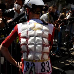 Live Tour | Peloton ondanks bosbranden begonnen aan snikhete Pyreneeënrit