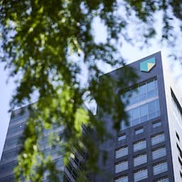 ABN AMRO en vakbonden ruziën over verplichte kantoordagen en lonen