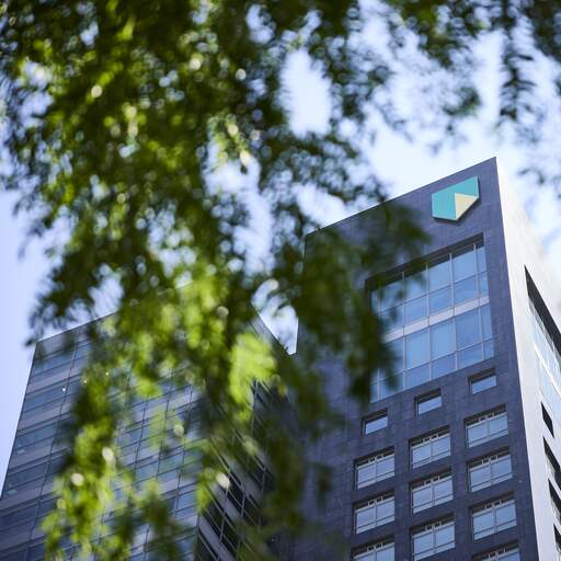 Illustratie bij: ABN AMRO en vakbonden ruziën over verplichte kantoordagen voor werknemers en lonen